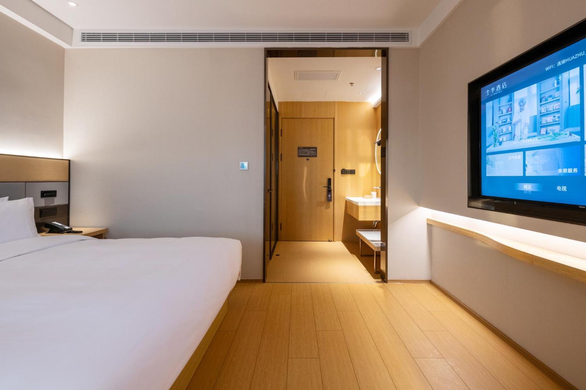 Ji Pudong Airport East Station - Pudong Airport Free Shuttle Bus 3* Shanghai