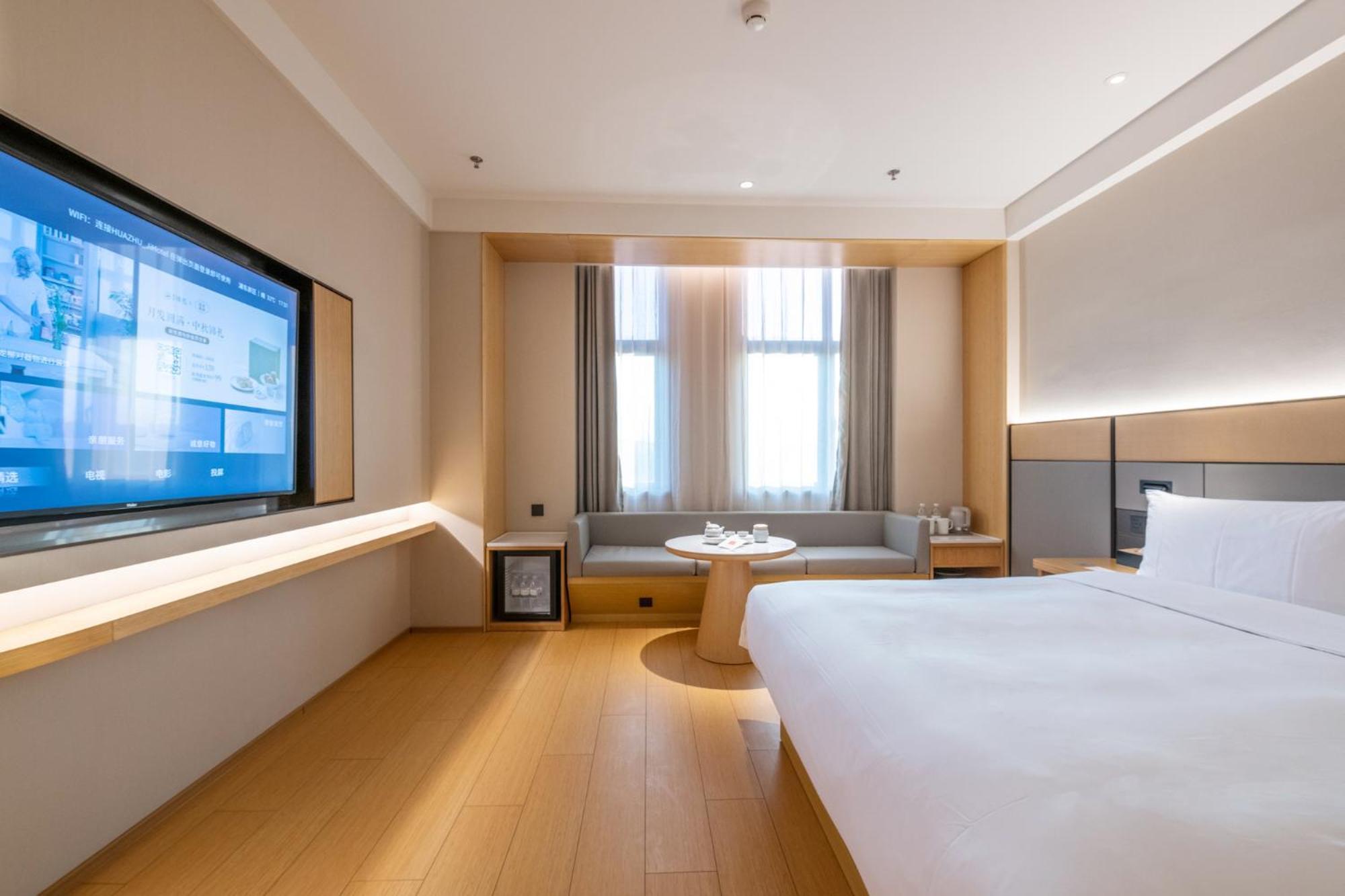 Ji Pudong Airport East Station - Pudong Airport Free Shuttle Bus Hotel 3*